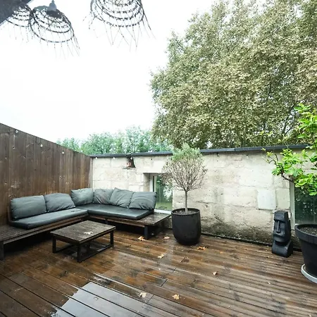 Upscale Triplex With Terrace Daire *