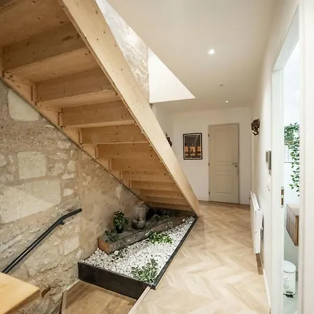 Daire Upscale Triplex With Terrace Lormont